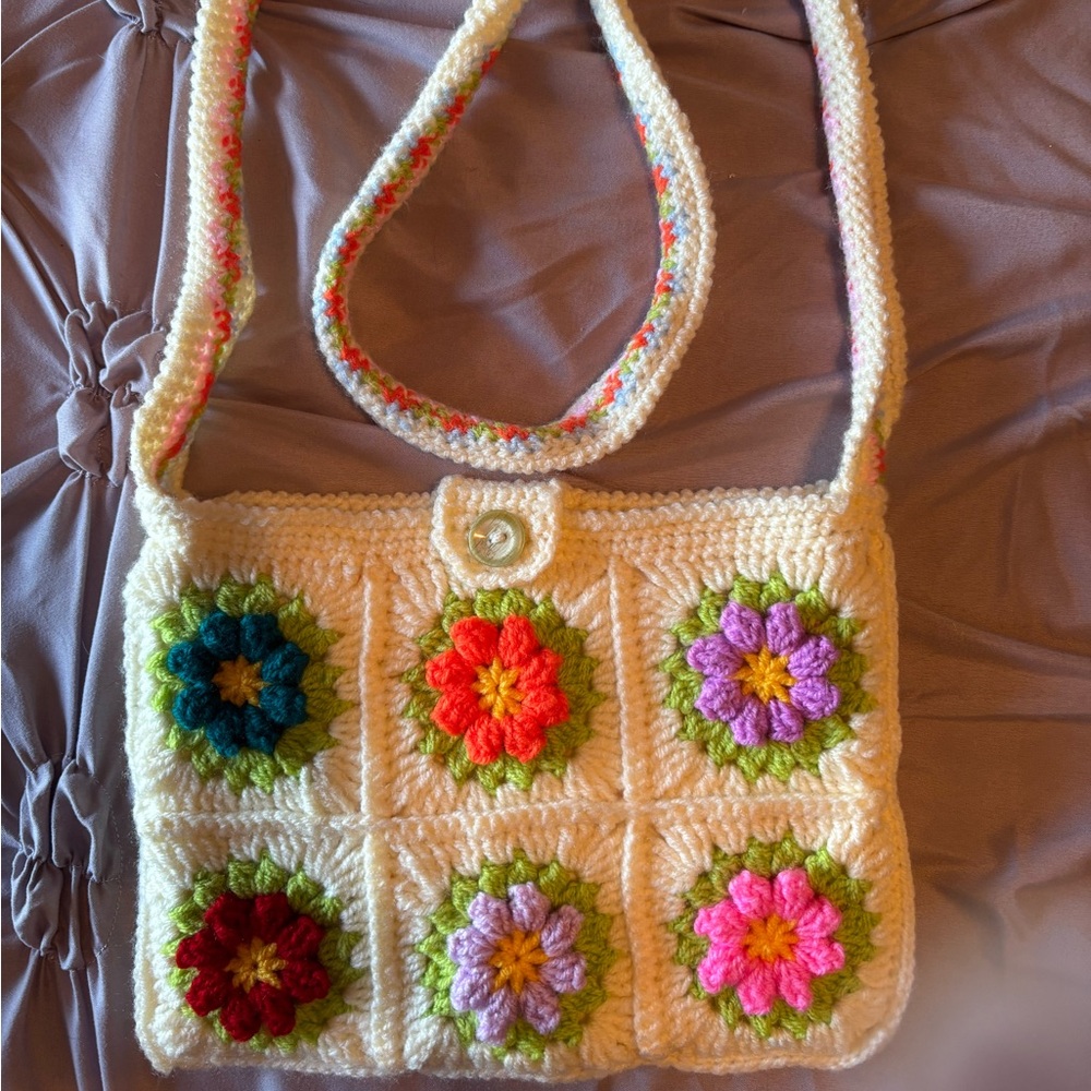 Crochet Granny Square Crossbody Bag: Floral Acrylic Yarn